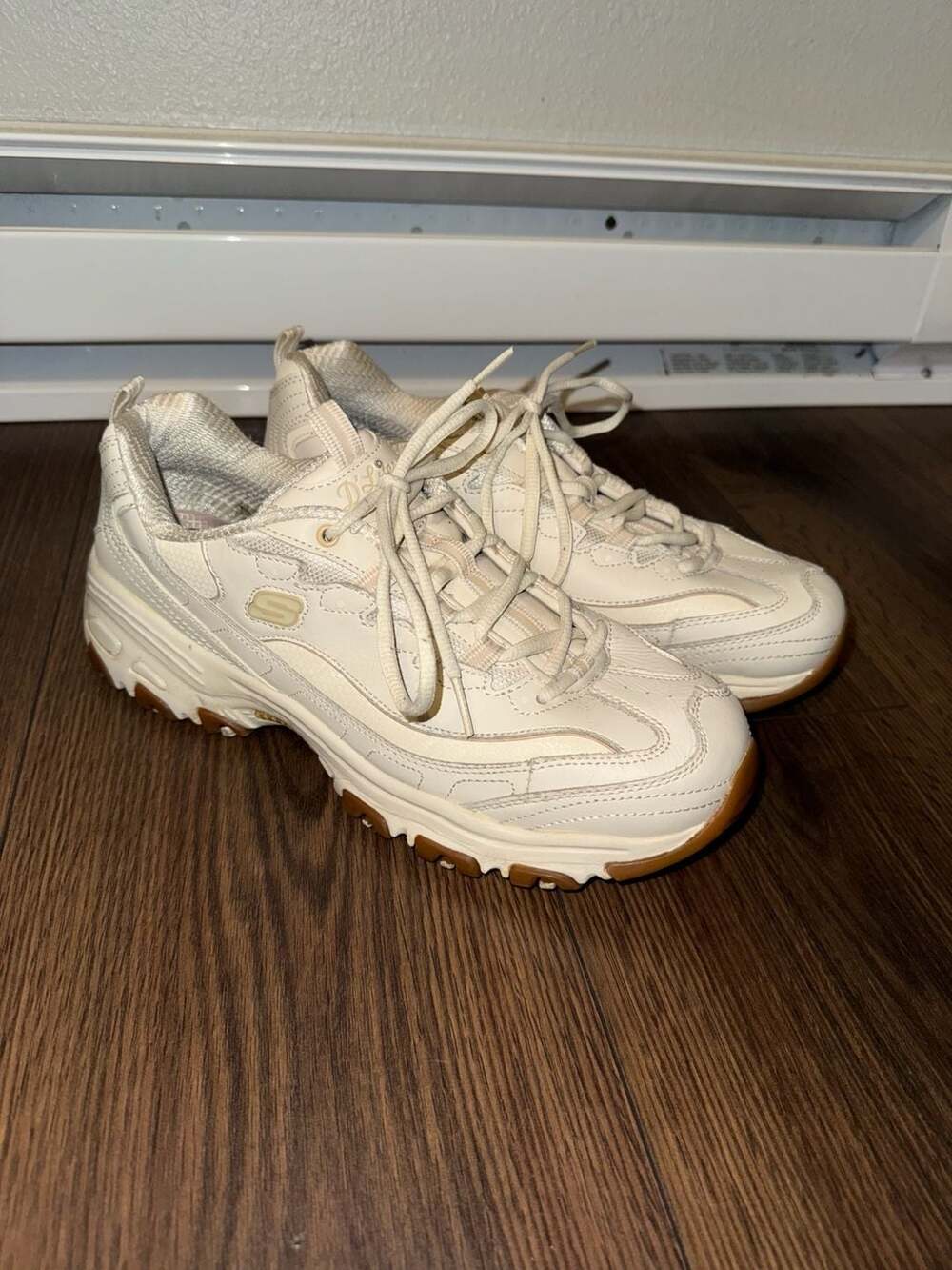 Skechers D'Lites Good Neutral Women's Sneakers - Off White/Gum Sole